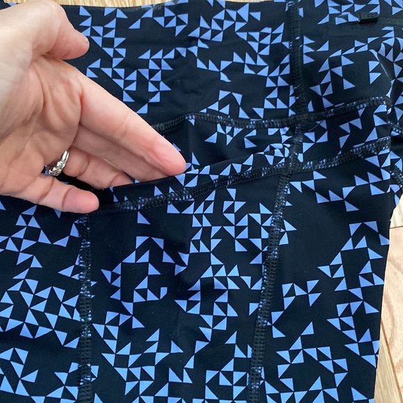 Sweaty Betty Zero Gravity 7/8 printed leggings, Size Medium - Picture 5 of 10